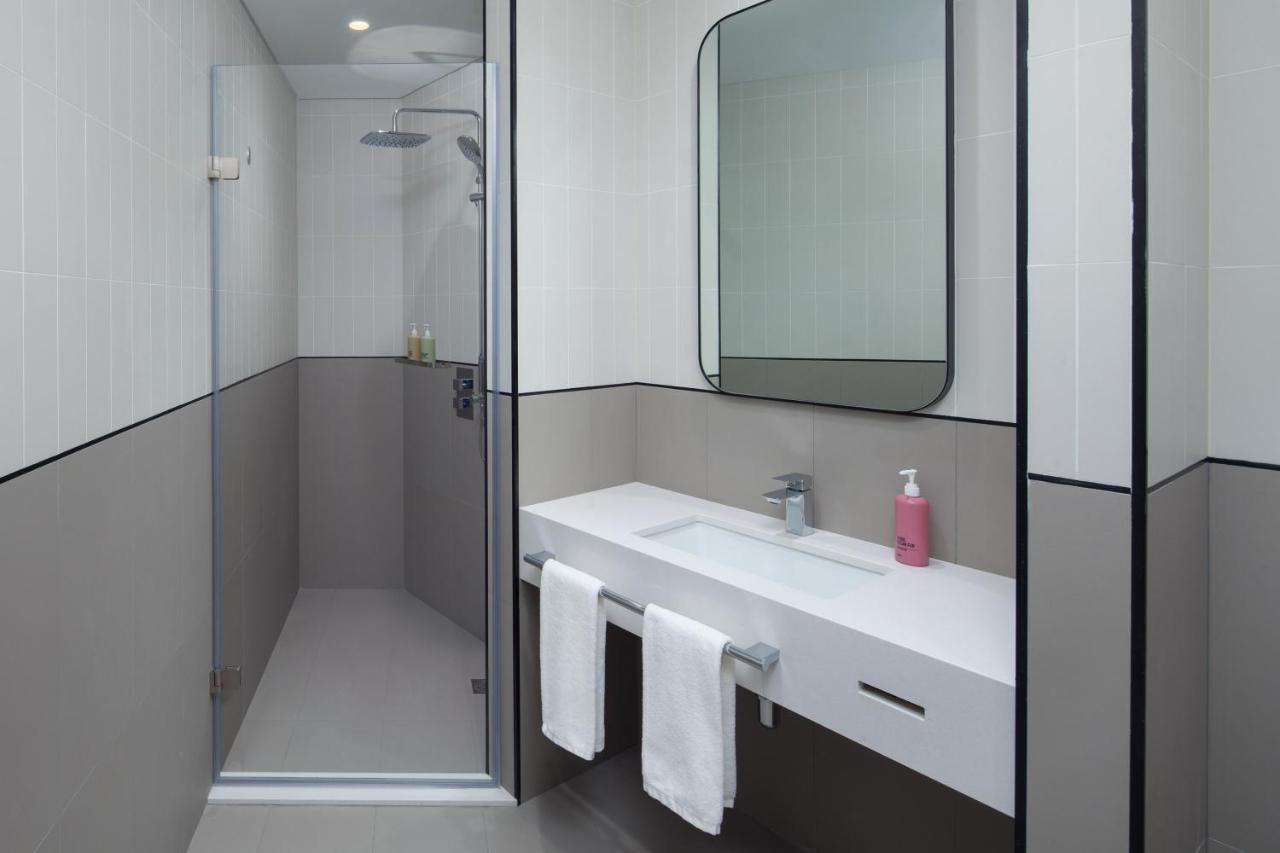 Rover Room – Monthly Stay 30% off F&B and 50% off Laundry Service